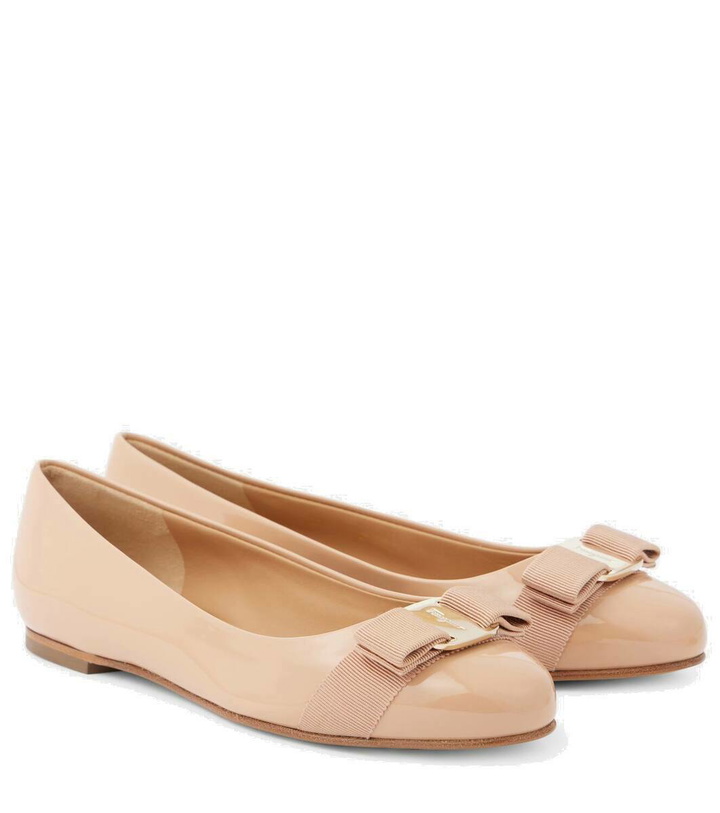 Photo: Ferragamo Varina bow-detail patent leather ballet flats