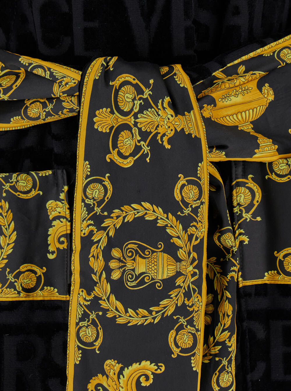 ルームウェア・パジャマ VERSACE Black Terry Cotton Bathrobe with Baroque Pattern Versace Black Terry Cotton Bathrobe With Baroque Pattern