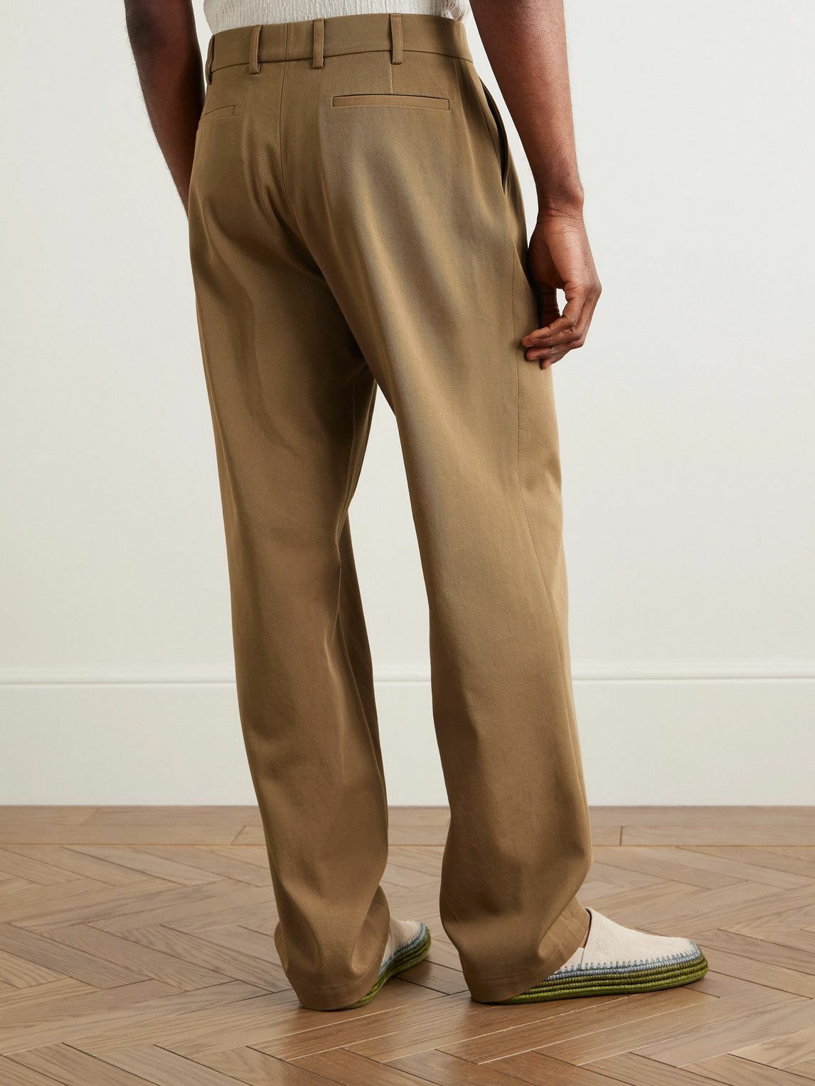 De Bonne Facture - Straight-Leg Pleated Cotton-Twill Trousers - Brown