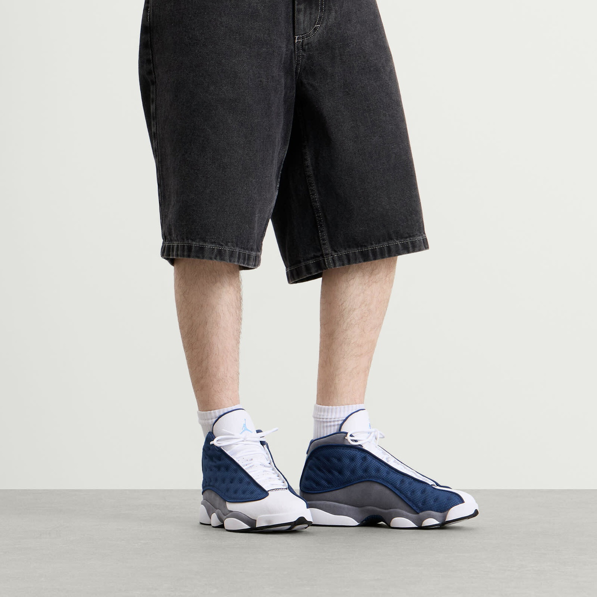 Air Jordan 13 Retro Sneaker in Navy/Flint Grey/White