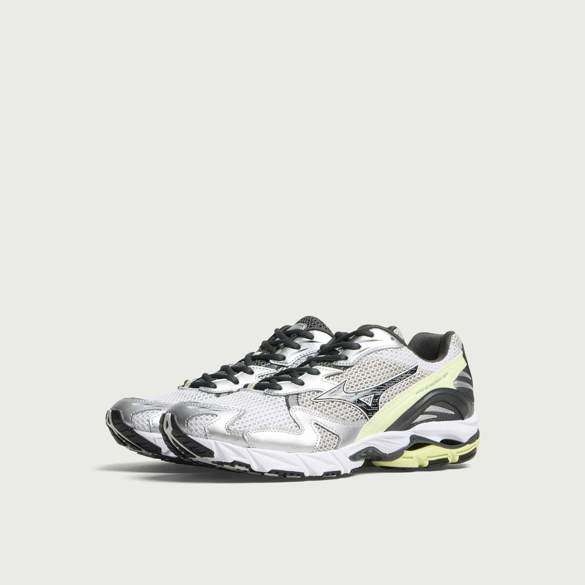 Mizuno Wave Rider 10 Sneaker in Cloudscape/Black Sand/Grossular Green