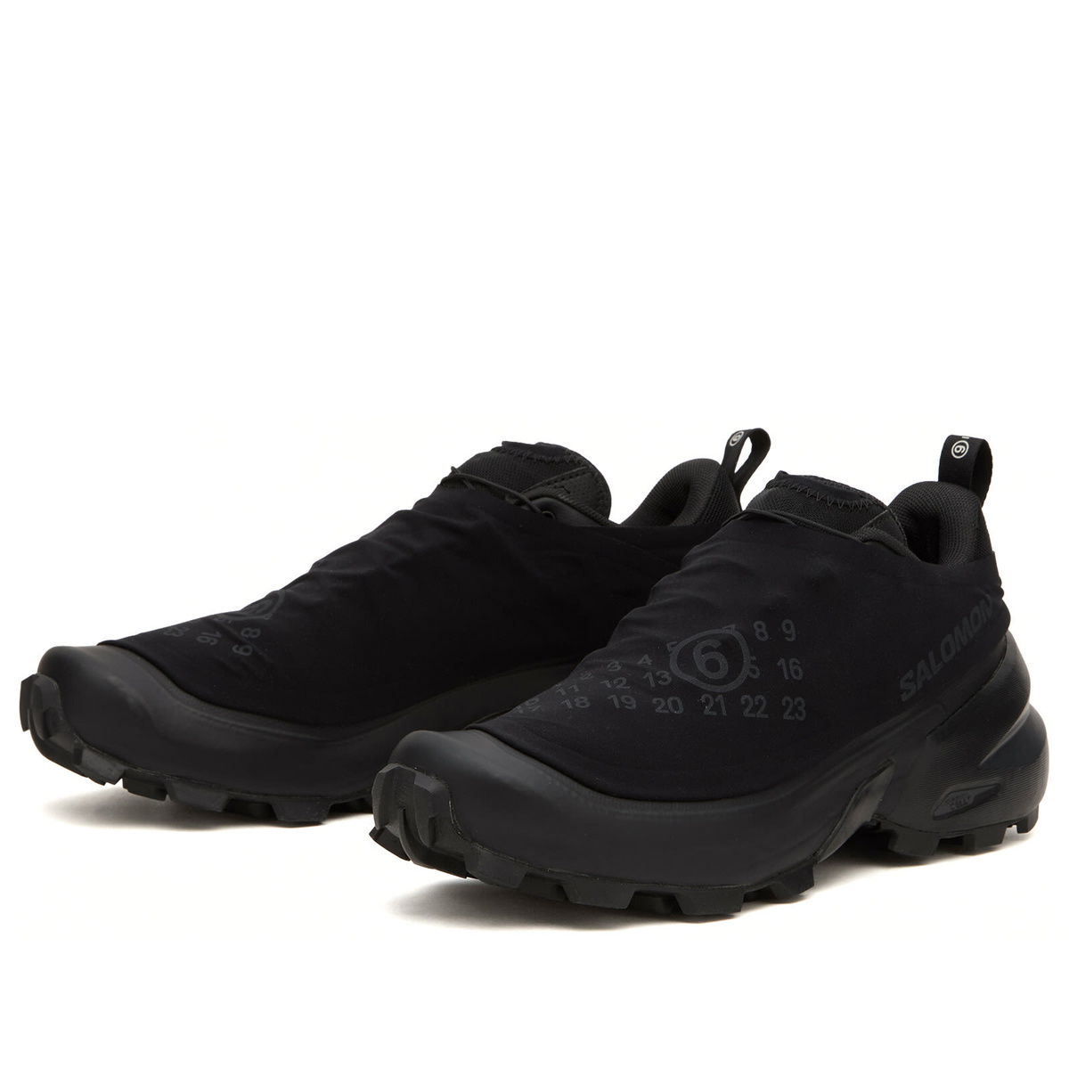 MM6 Maison Margiela Women's x Salomon Sneaker in Black/Asphalt