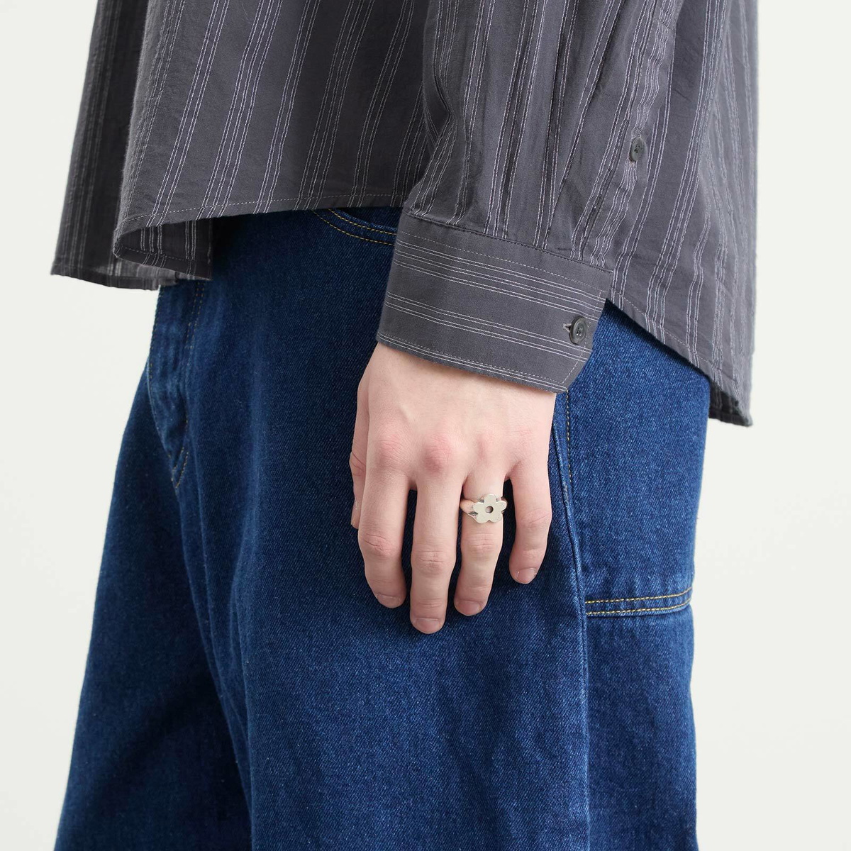 TwoJeys Men's Flower Ring in Sterling Silver