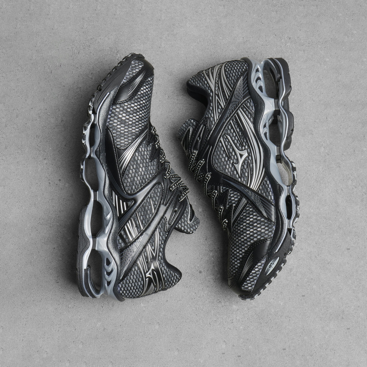 Mizuno Wave Prophecy 1 OG Sneaker in Iron Gate/Silver/Black