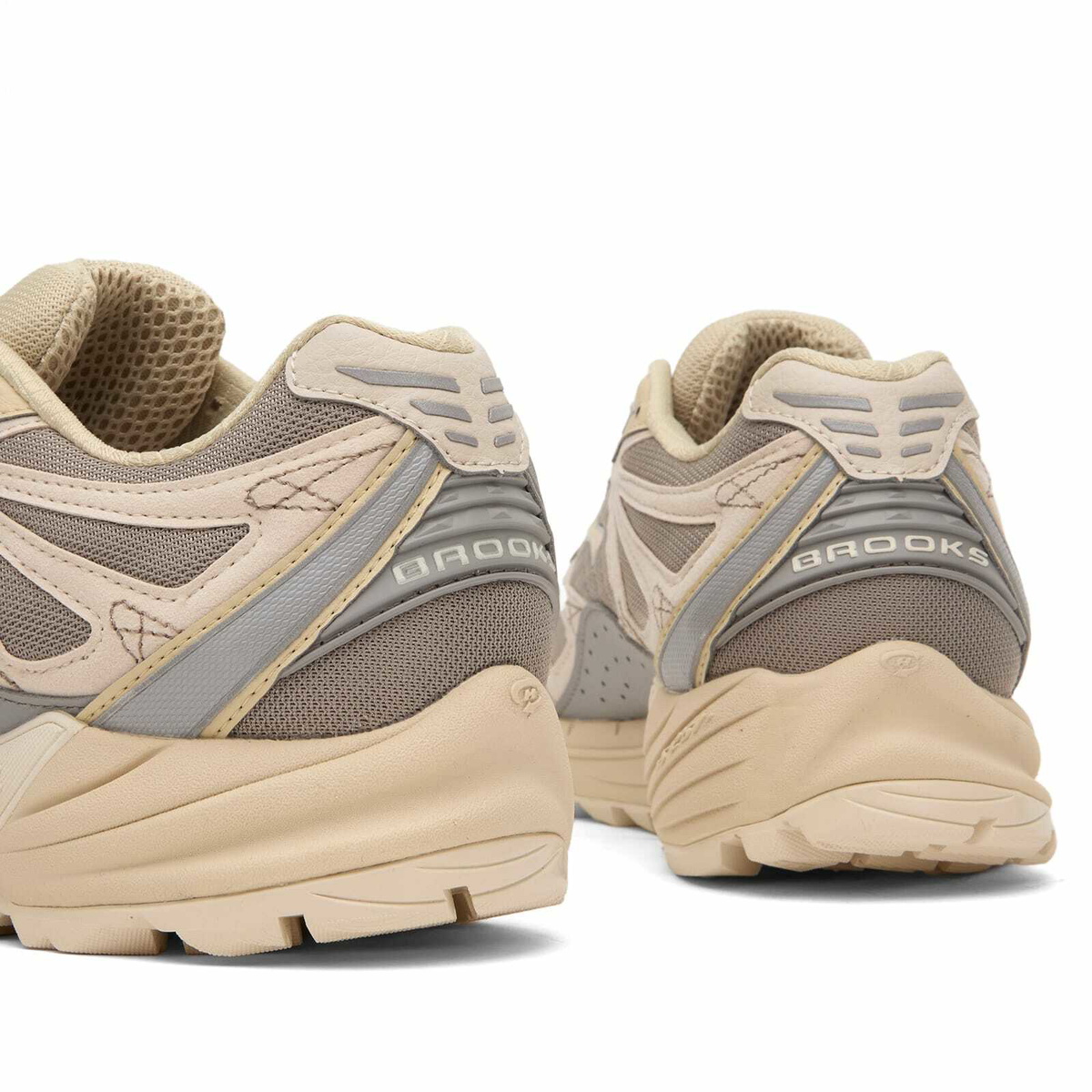 Brooks Men's Cascadia 1 Sneaker in Rock Ridge/Angora/Pumice Stone