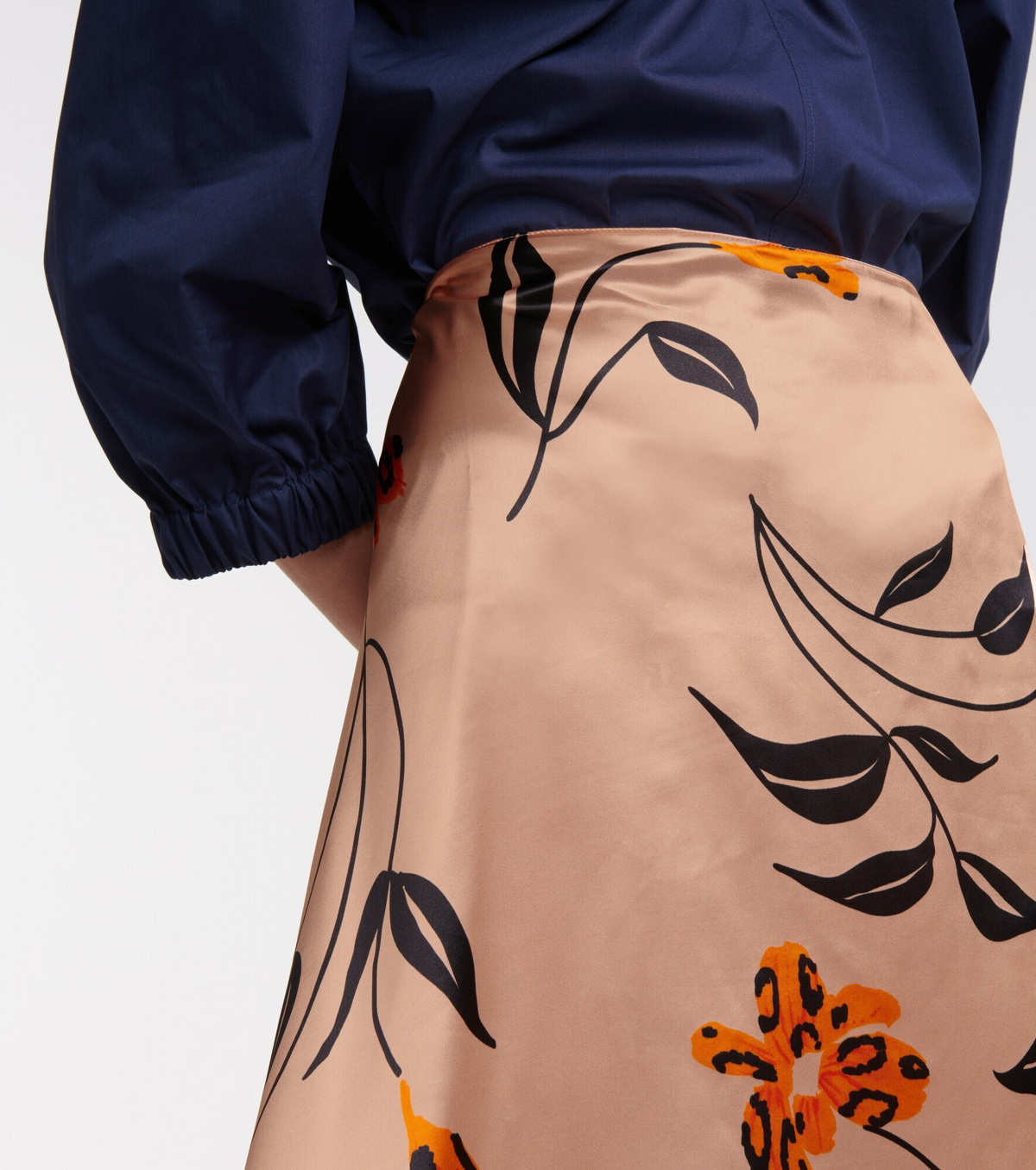 How to wear an asymmetric midi skirt with floral print