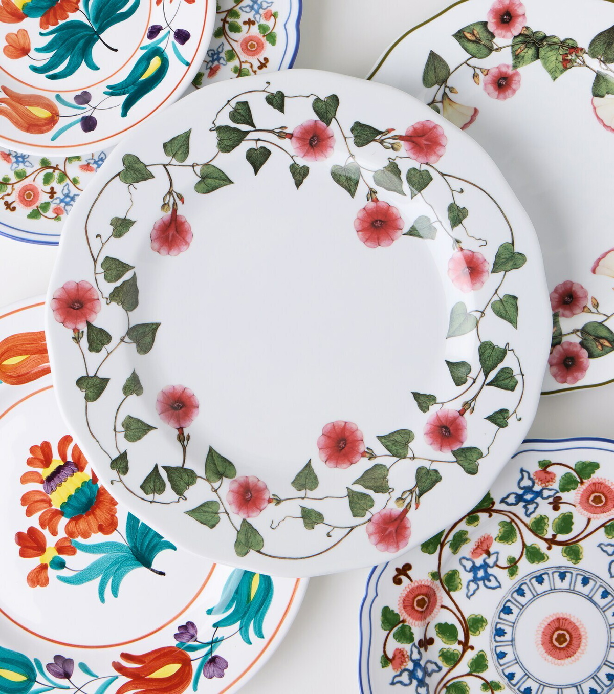 Cabana Ciclamino floral porcelain charger plate