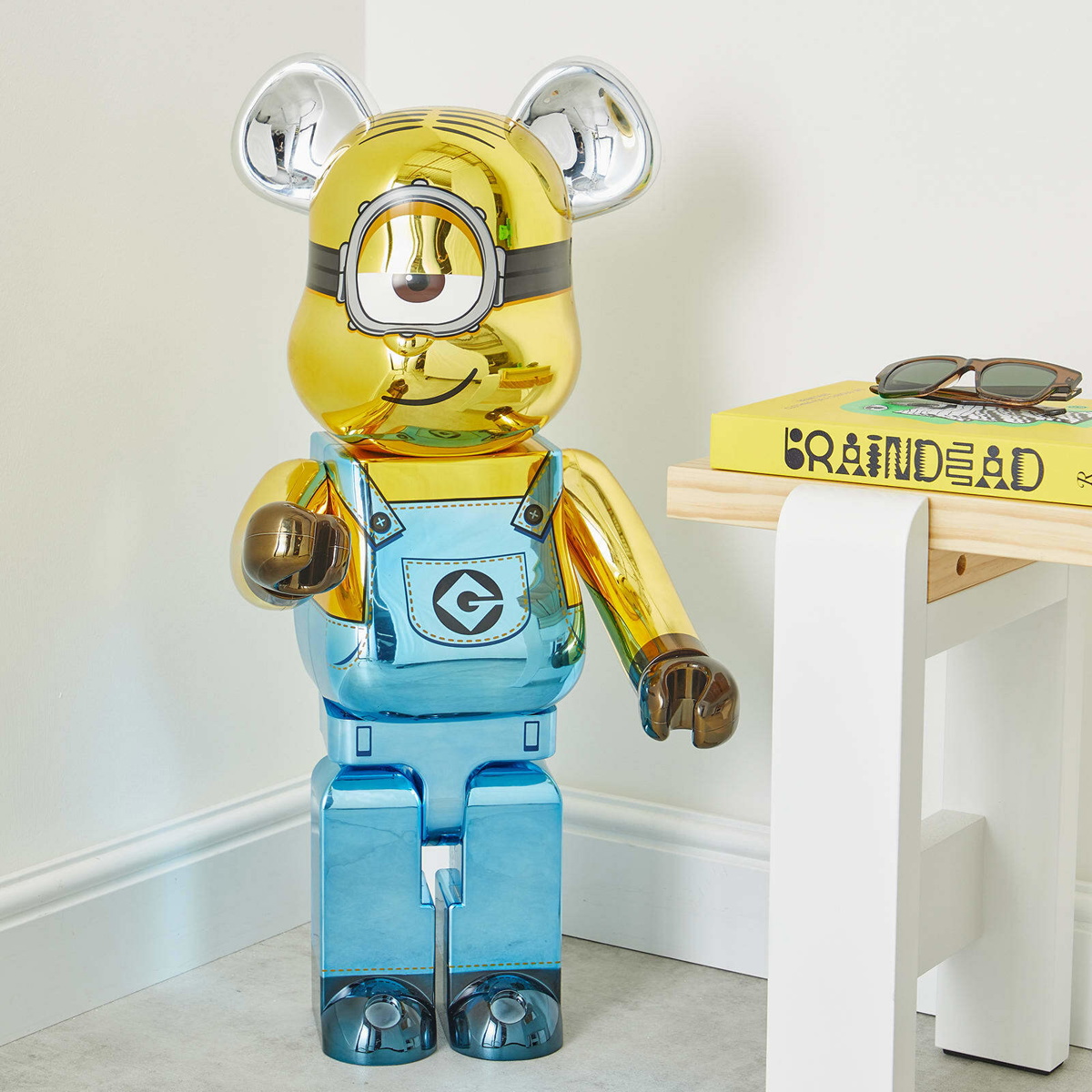 Medicom Stuart Chrome Version Be@rbrick 1000% in Gold Medicom