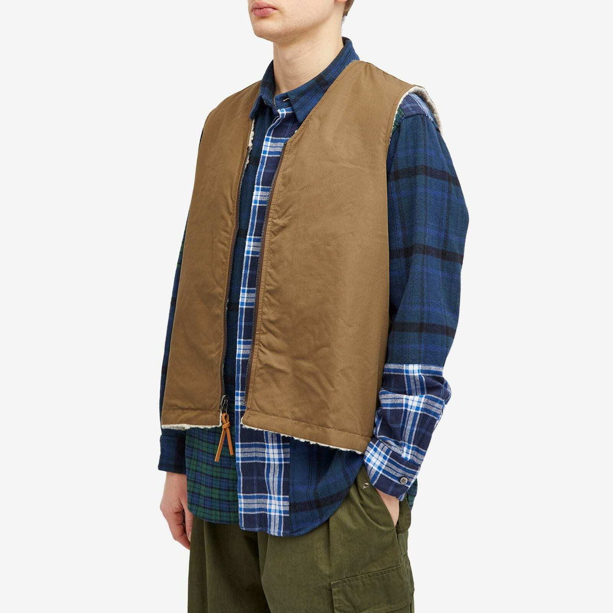 Café Mountain Men's Reversible Mountain Fleece Vest in Natural/Moss
