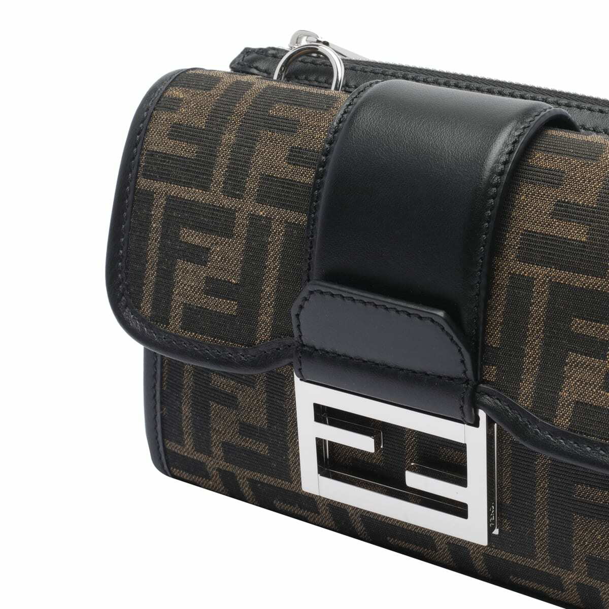【FENDI】DOUBLE BAGUETTE CROSSBODY BAG Fendi Double Baguette Crossbody Bag Fendi
