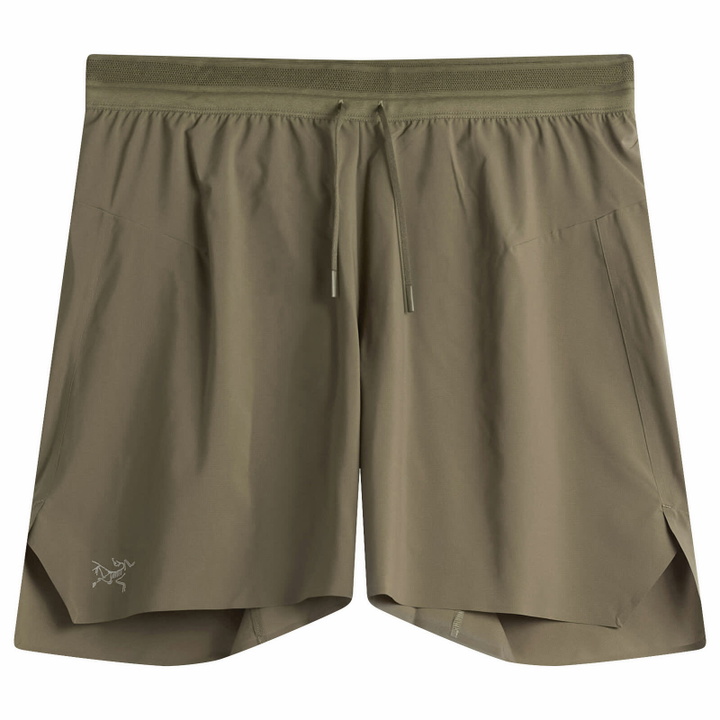 Photo: Arc'teryx Men's Norvan Liner 7" Shorts in Tatsu