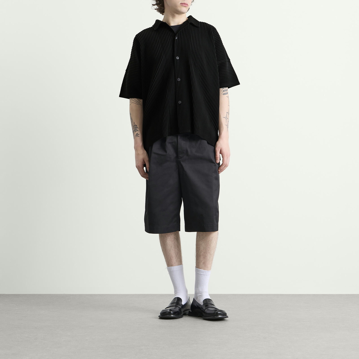 Homme Plissé Issey Miyake Men's Pleat Short Sleeve Shirt in Black