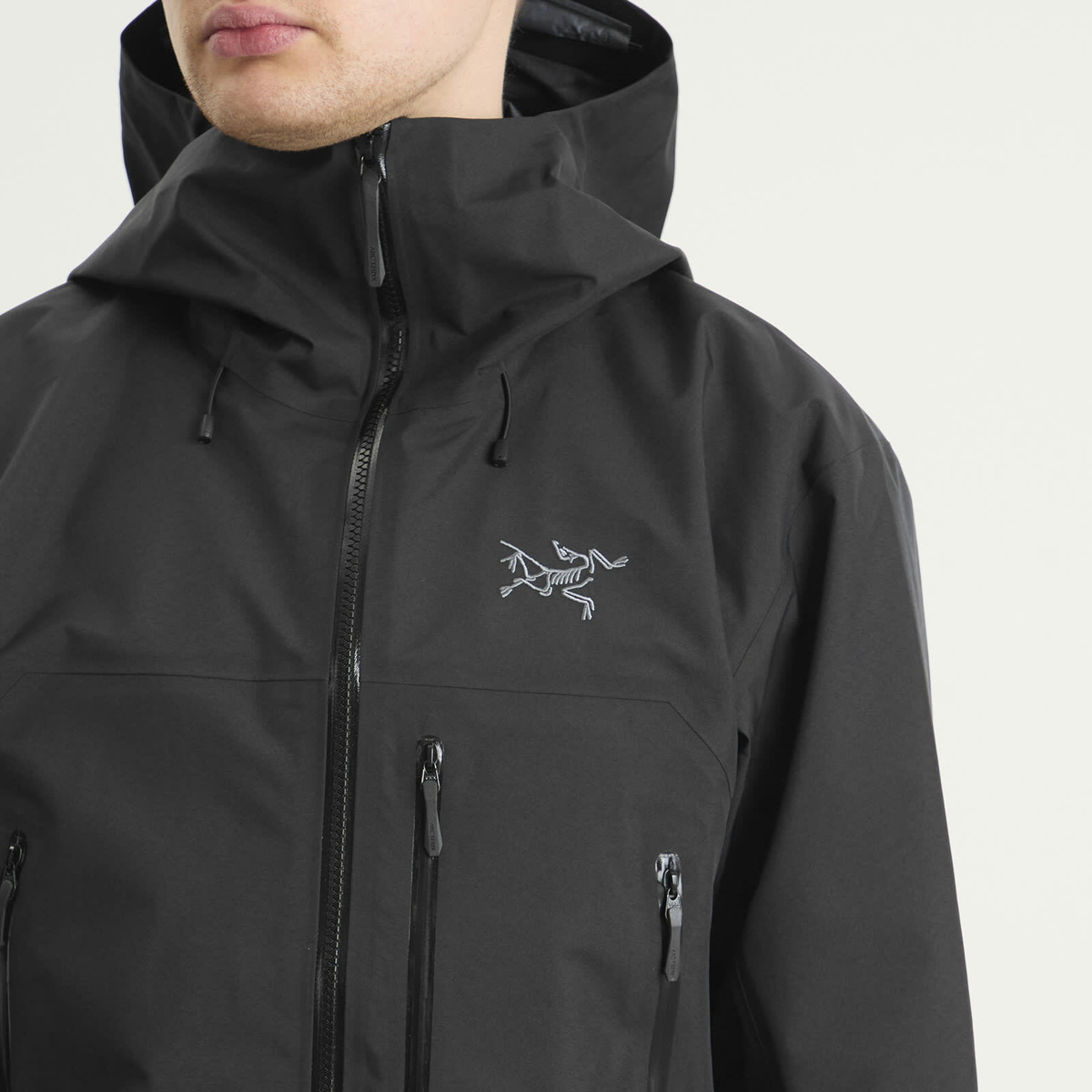 Arc'teryx Men's Beta SV Gore-Tex Jacket in Black