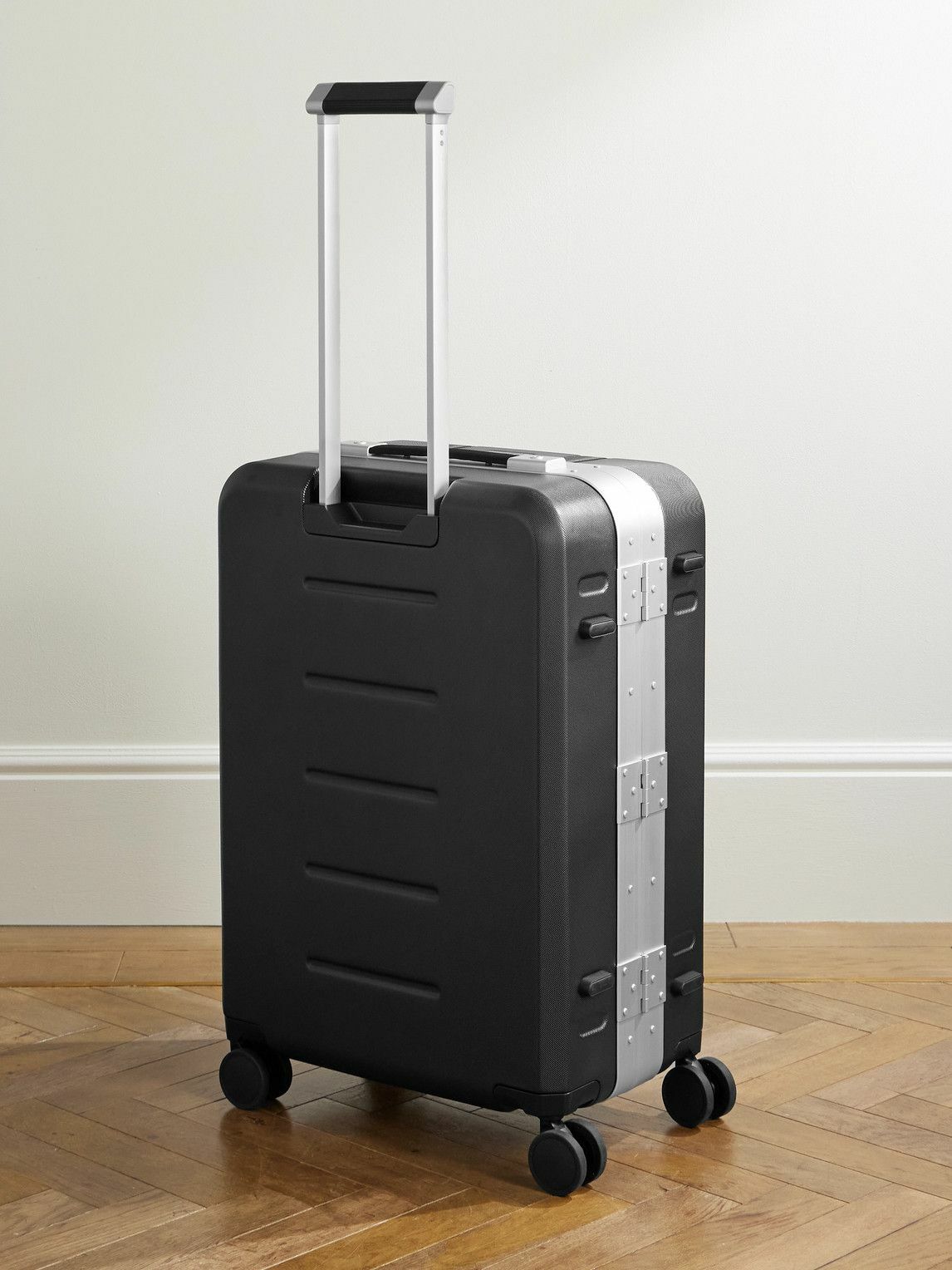DB Journey - Ramverk Pro Medium Polycarbonate and Aluminium Check-In Suitcase