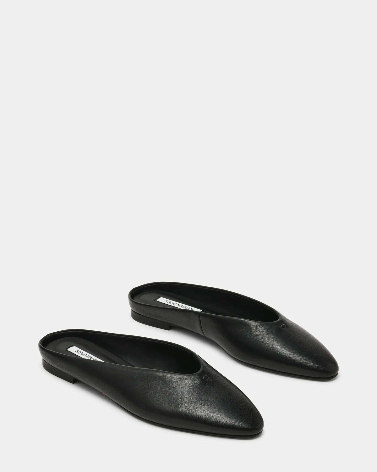Steve Madden Sherman Flats in Black