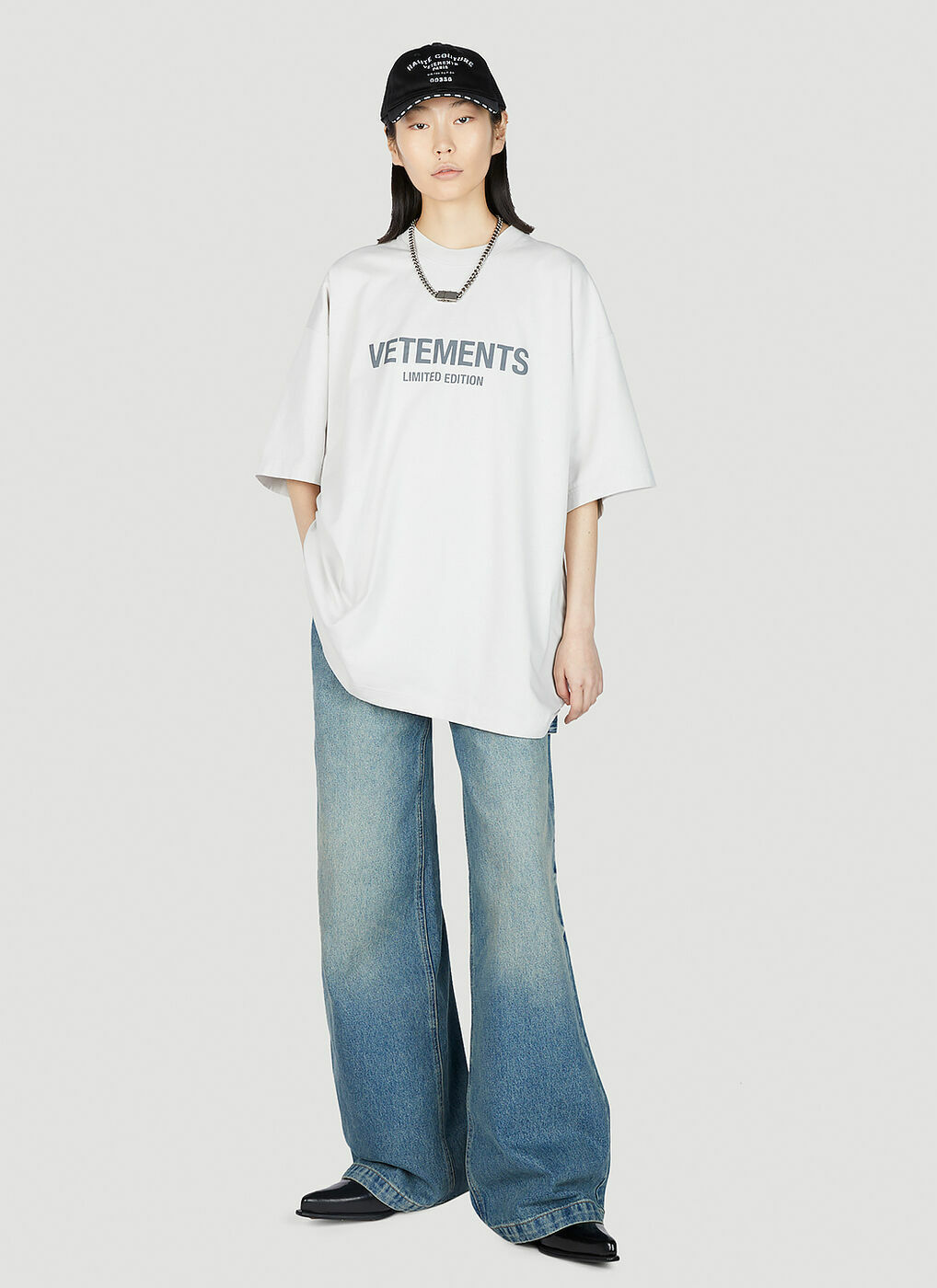 VETEMENTS - Logo Limited Edition T-Shirt in White Vetements