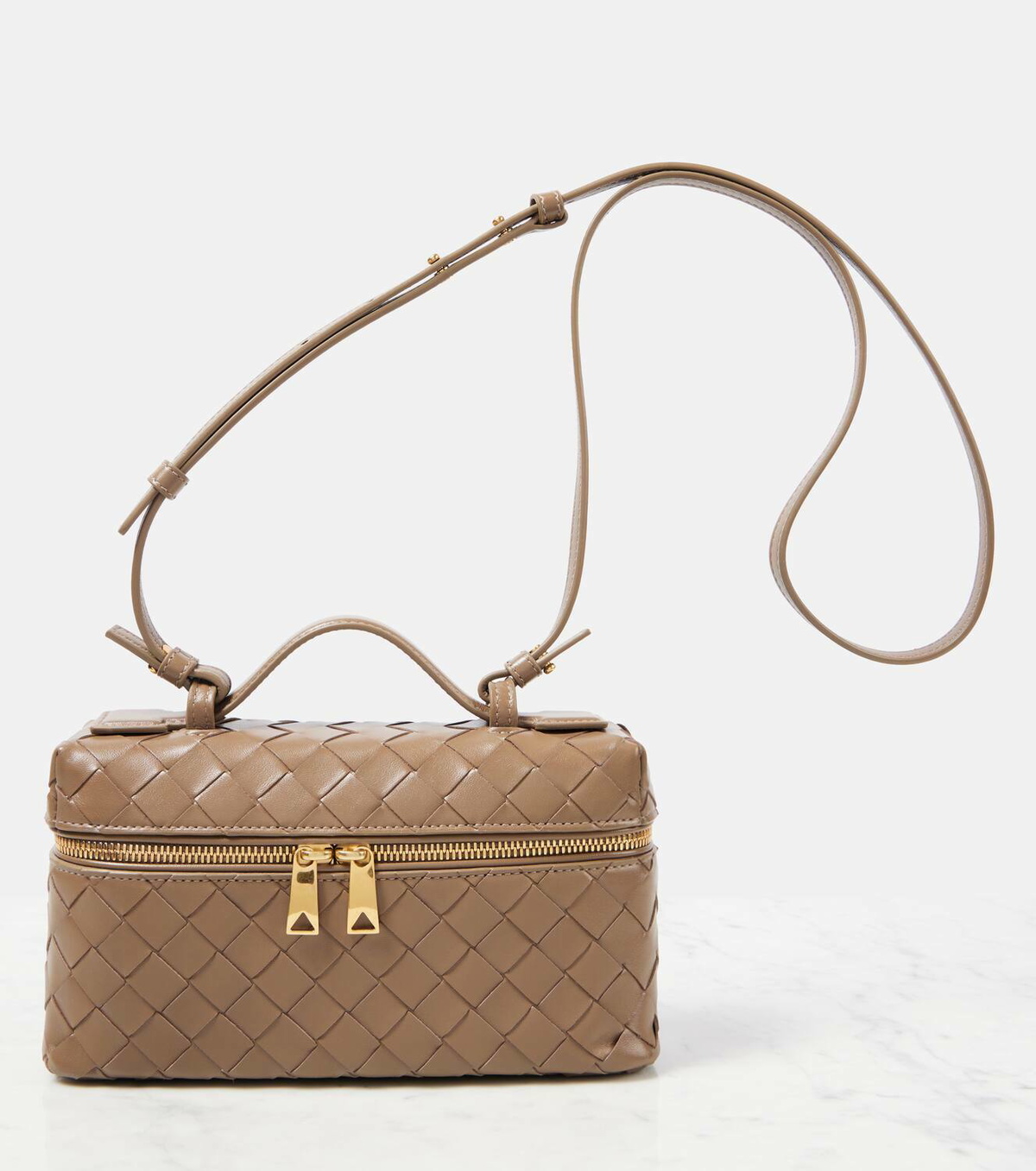 【関税込み】Bottega Veneta ベージュ Bang Bang バッグ Bang Bang Intrecciato leather vanity bag in beige - Bottega