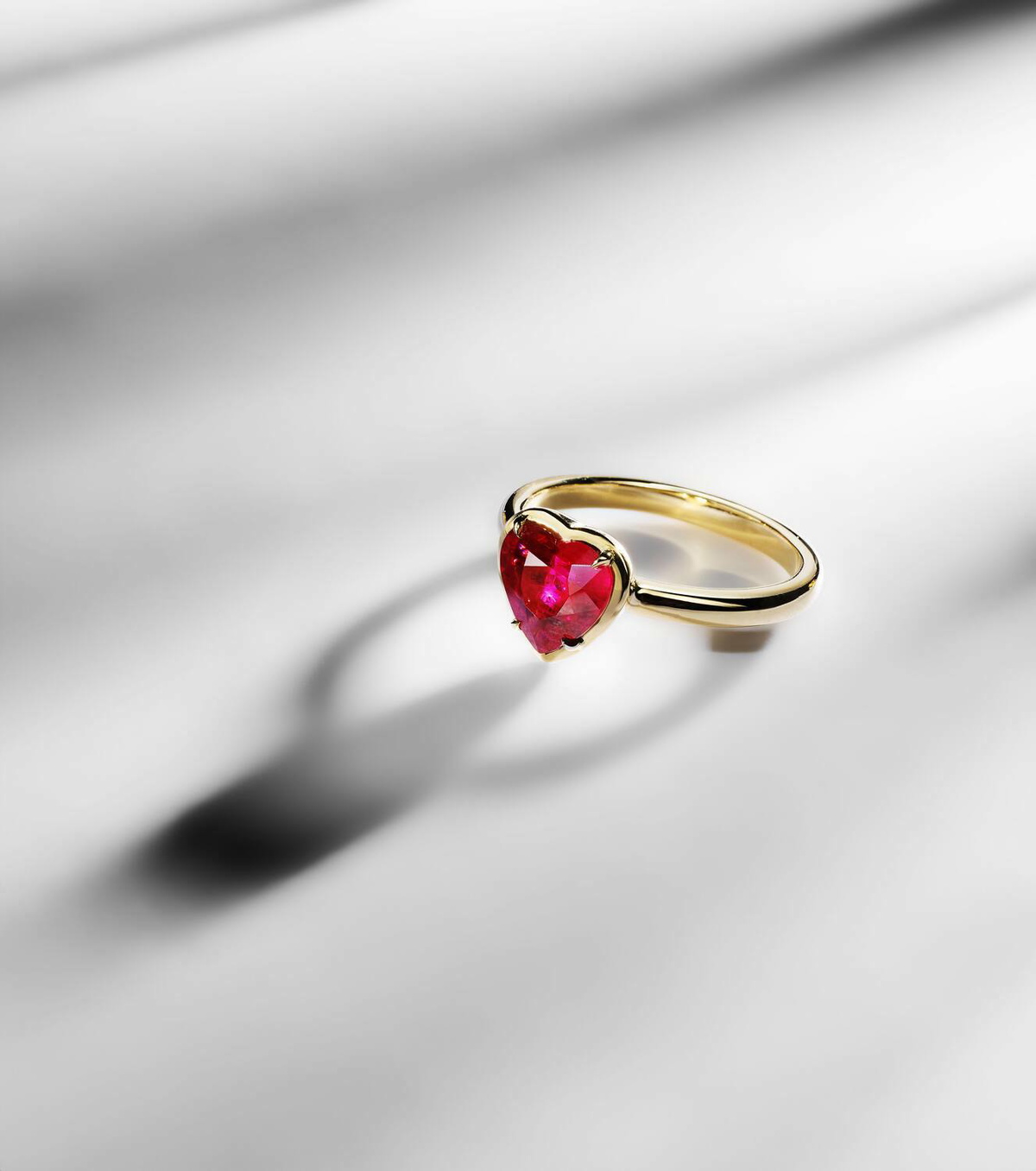 Anita Ko Heart 18kt gold ring with ruby