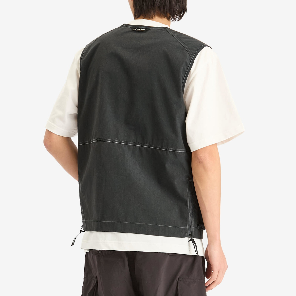 and wander Men's Tough Aramid Vest in Charcoal