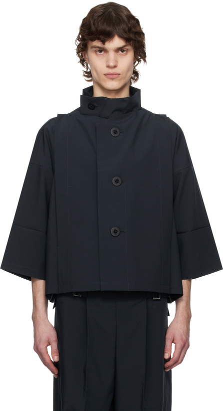Photo: 132 5. ISSEY MIYAKE Navy Flat Tuck Jacket