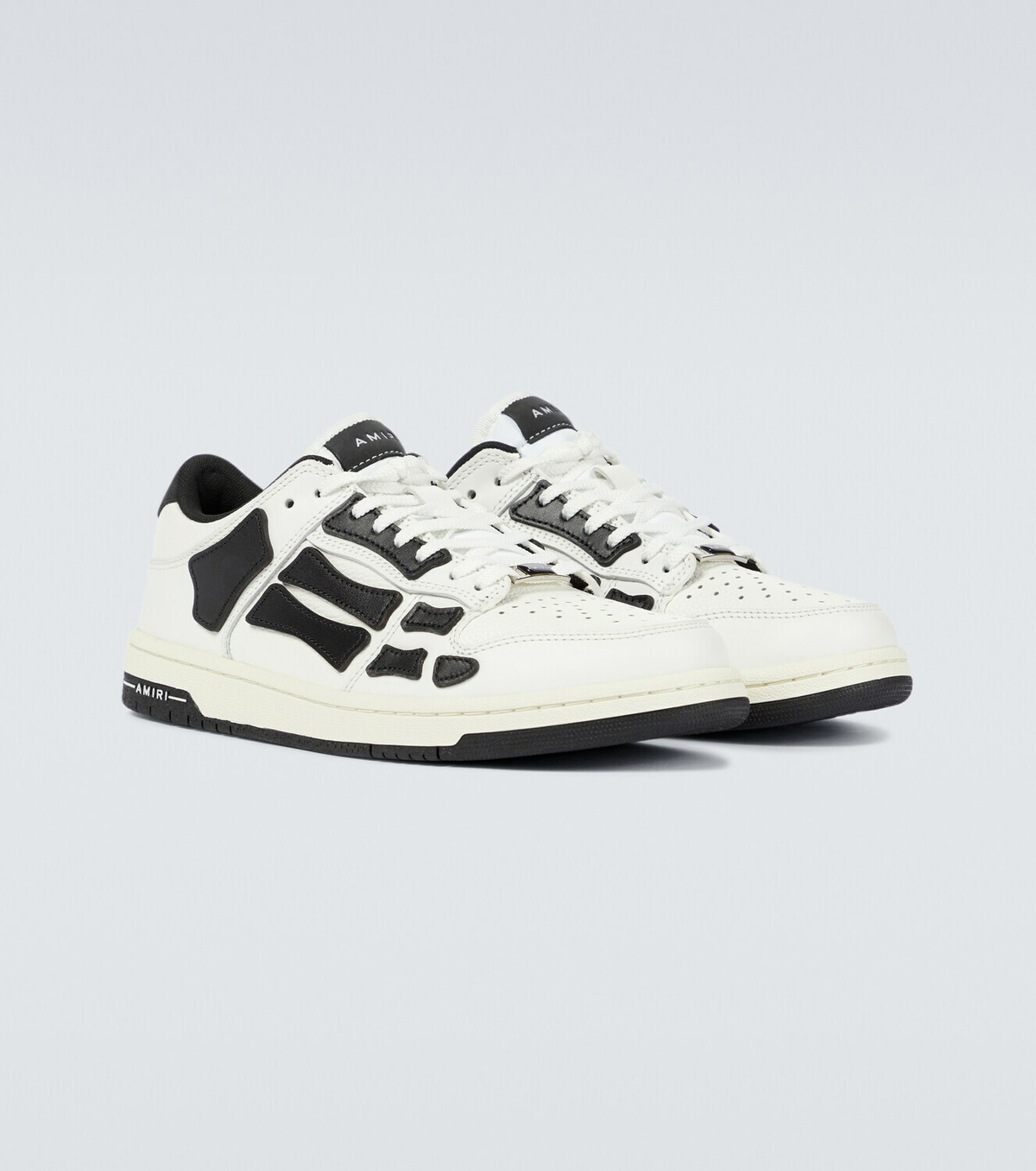 【大人気】AMIRI ロゴ エンボス ロートップ スニーカー Amiri Logo Leather Classic Low-Top Sneakers | Saks Fifth Avenue