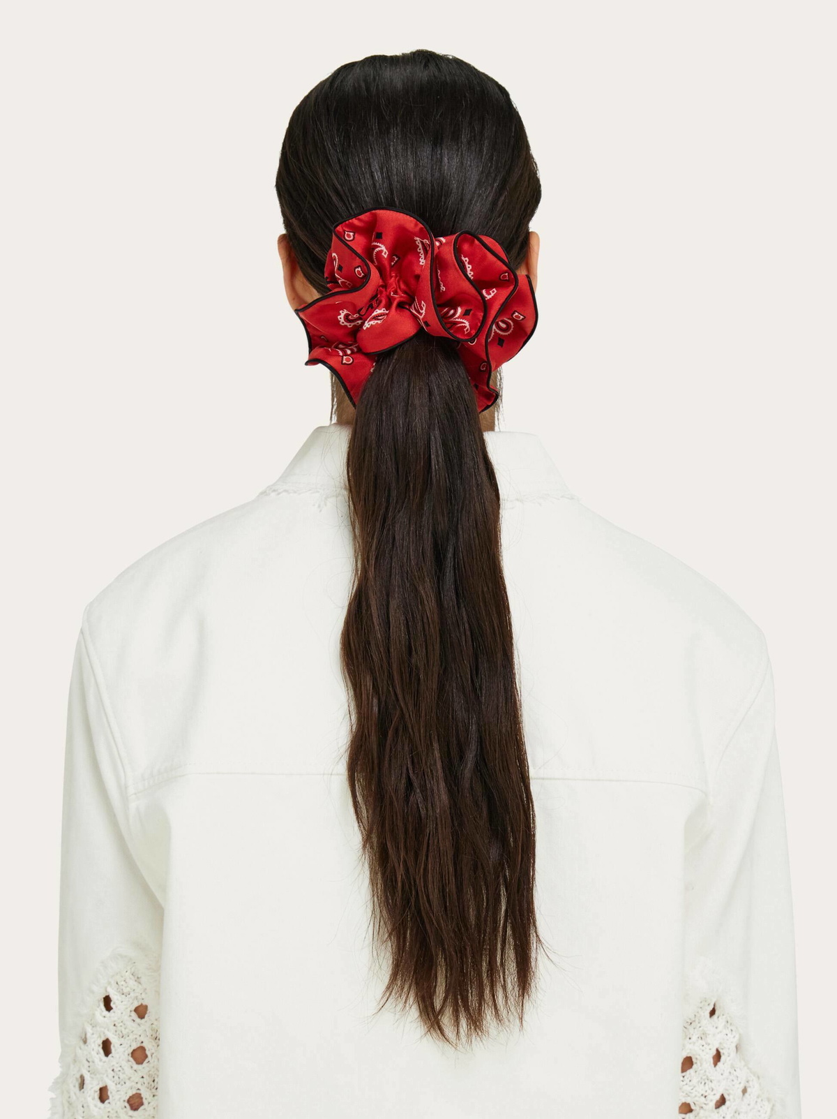 Ferragamo Womens Arabesque print silk scrunchie in Red