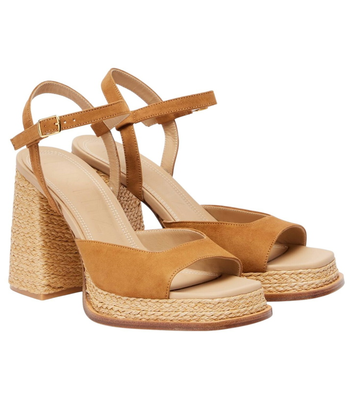 Photo: Souliers Martinez Gracia suede platform sandals