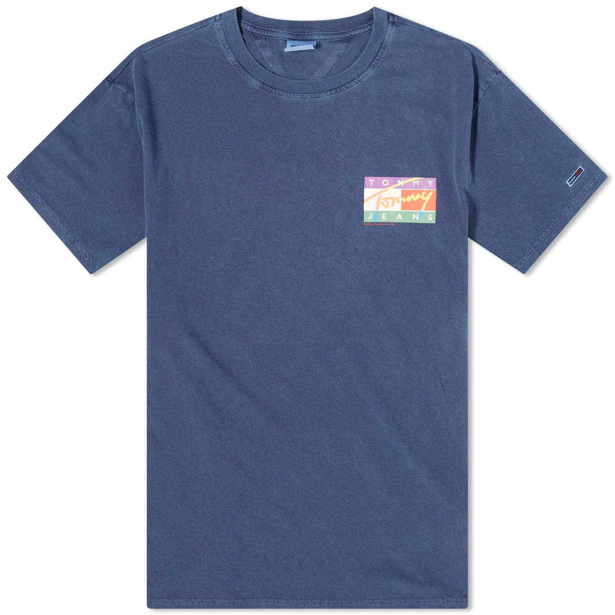 Tシャツ・カットソー      Jeans Classic Small Flag Tommy Jeans cropped flag logo T-shirt in light blue | ASOS