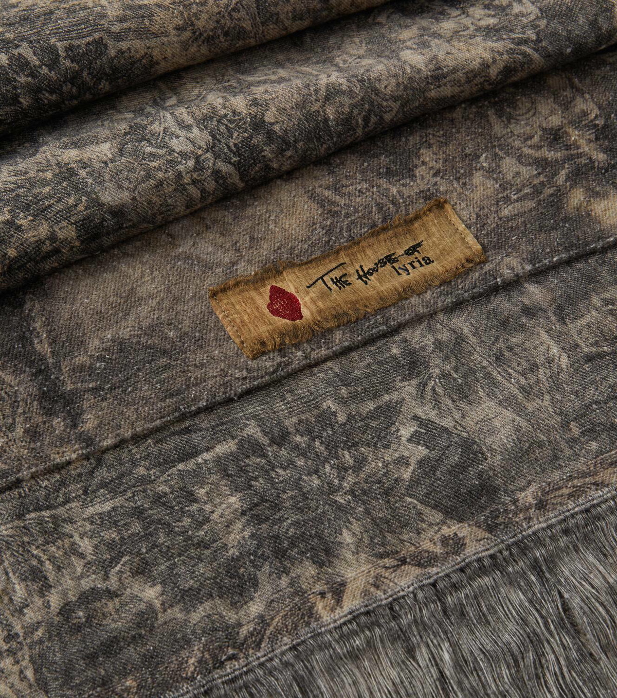 The House of Lyria Inule throw