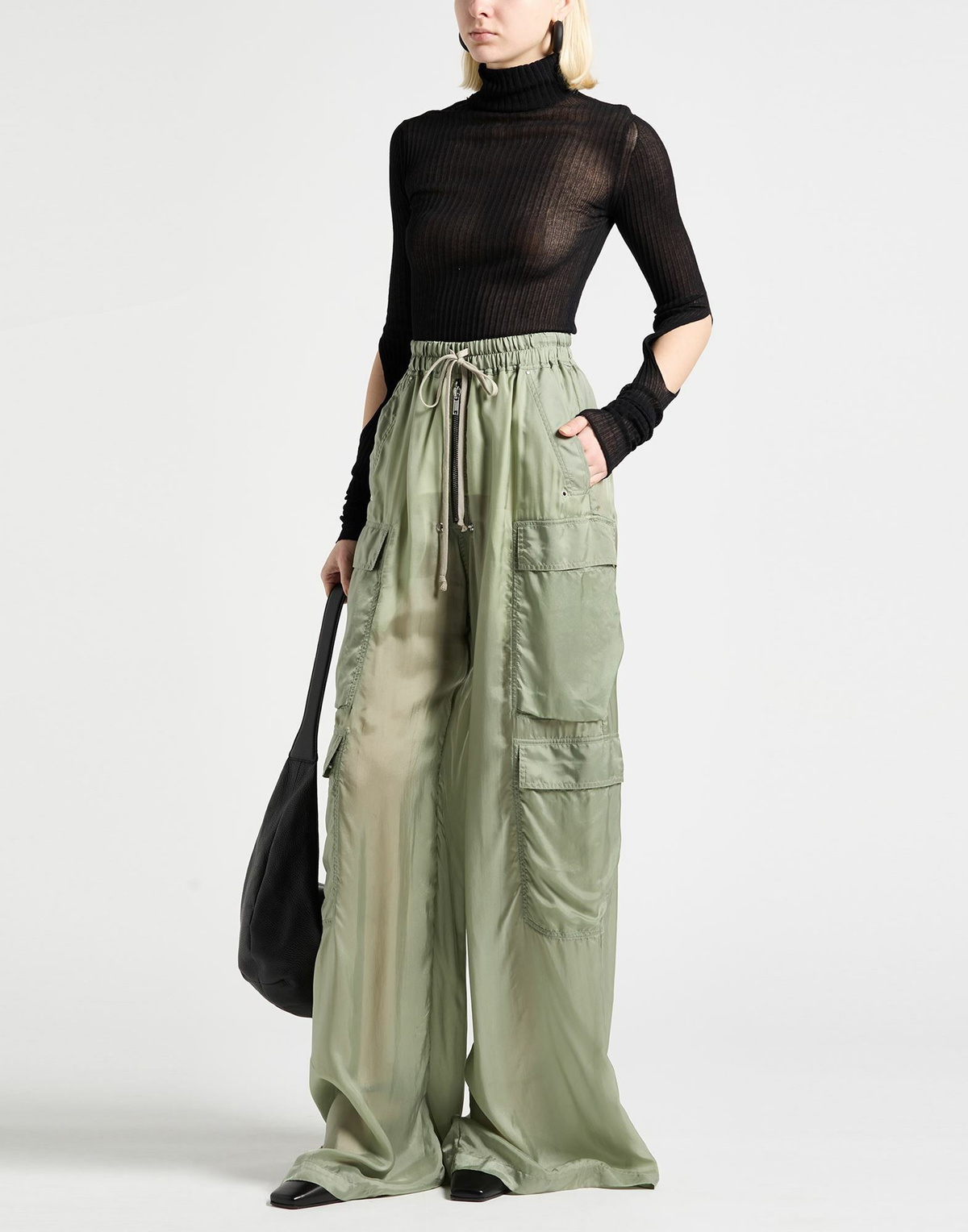 Quira Womens Turtleneck in Black