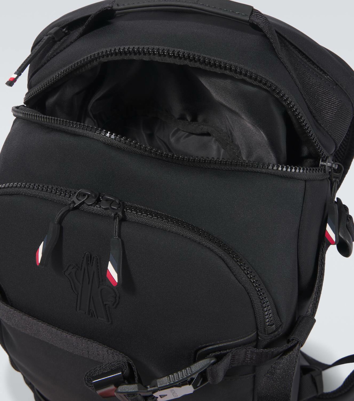 【送料&関税込】Moncler Logo Backpack Moncler Logo Backpack | Black | FARFETCH