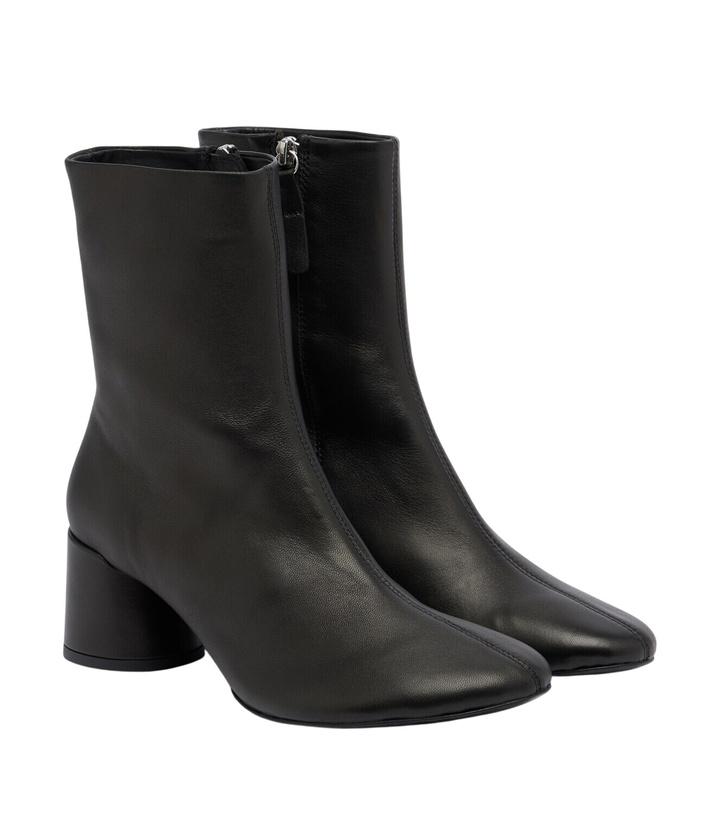 Photo: Souliers Martinez Flavia leather ankle boots