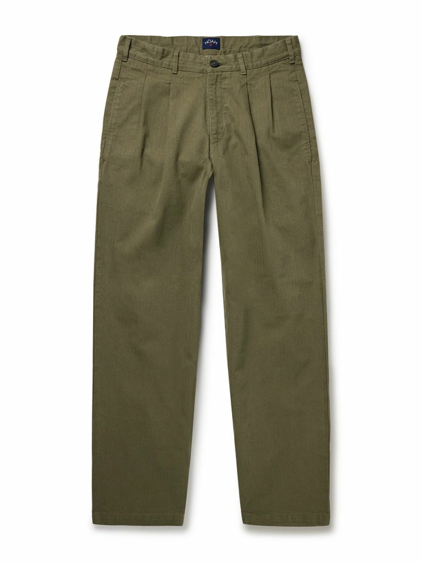 Photo: Noah - Straight-Leg Pleated Herringbone Cotton Trousers - Green