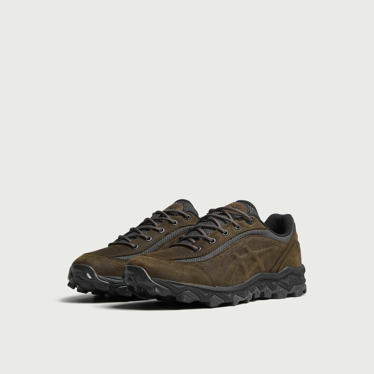 Asics Men's GEL-TRANSCEND FJ Sneaker in Black Coffee/Graphite Grey
