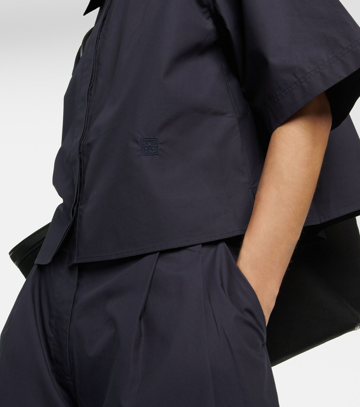 【Toteme】 Croppedコットンシャツ Toteme Cropped Cotton Poplin Shirt | Liberty