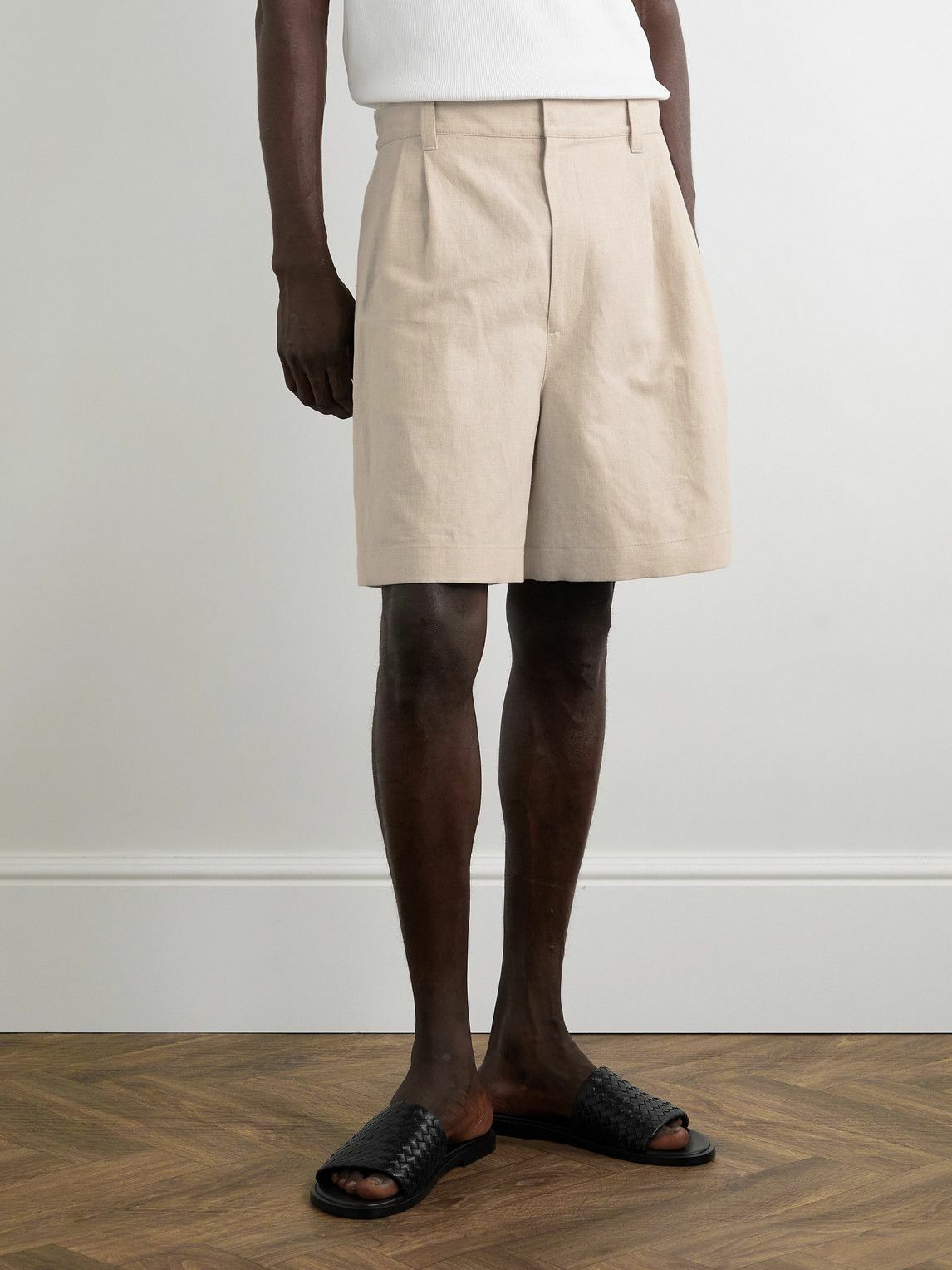 Bottega Veneta - Straight-Leg Pleated Linen and Cotton-Blend Twill Shorts - Neutrals