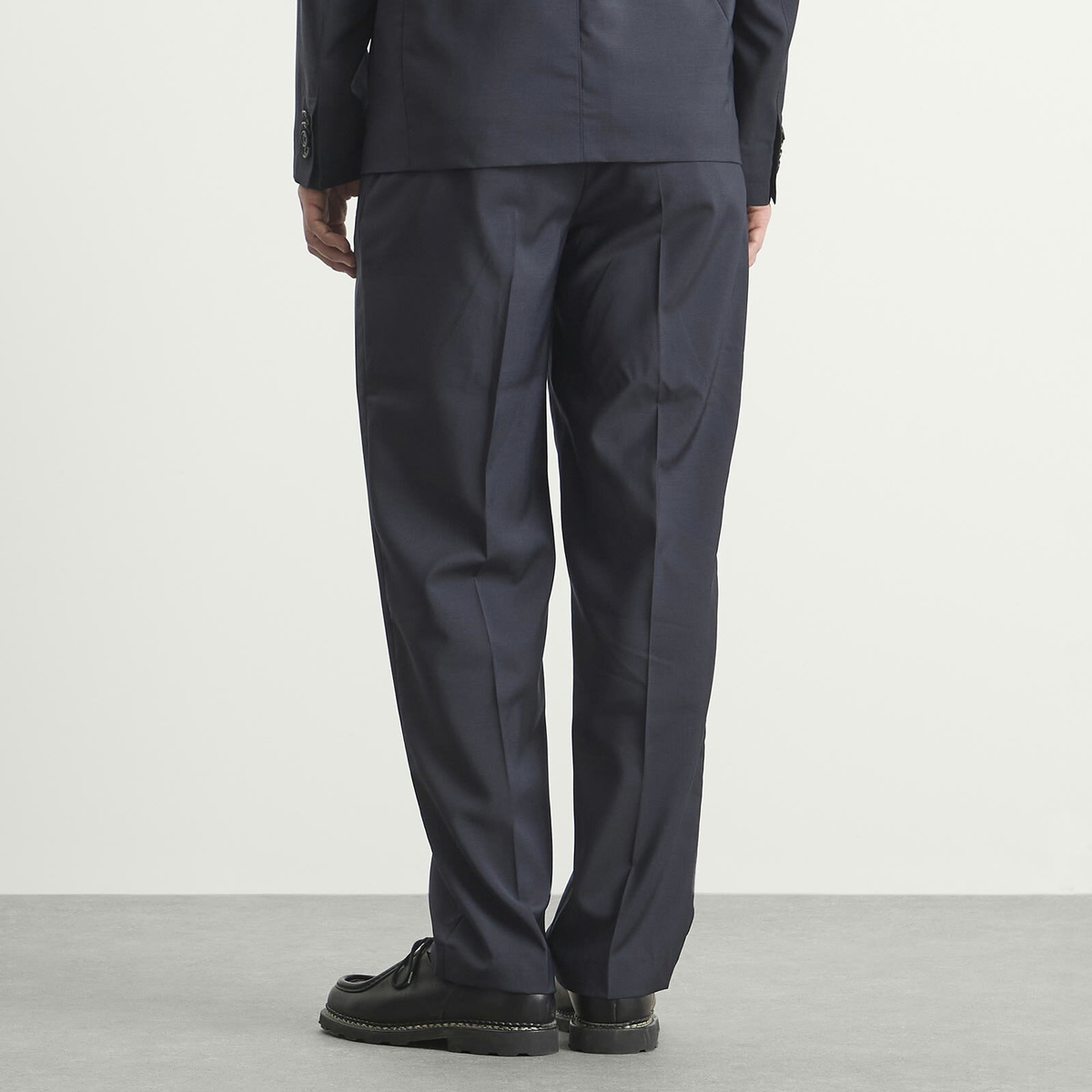 Carter Young Men's Double Pleated Trouser in Midnight