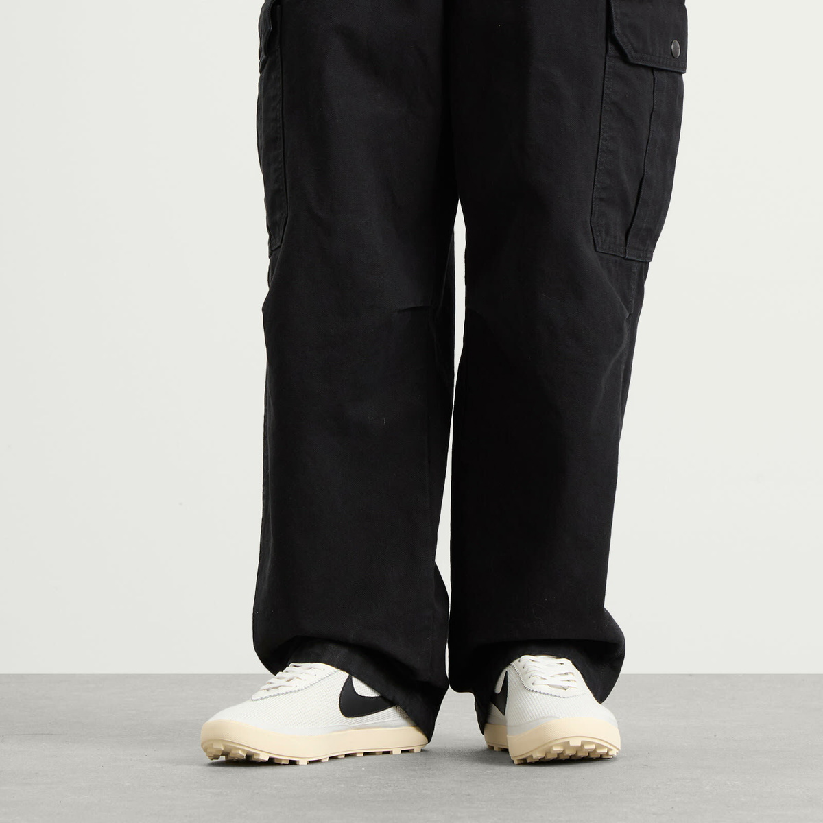 Nike Astrograbber Txt Sneaker in Sail/Black