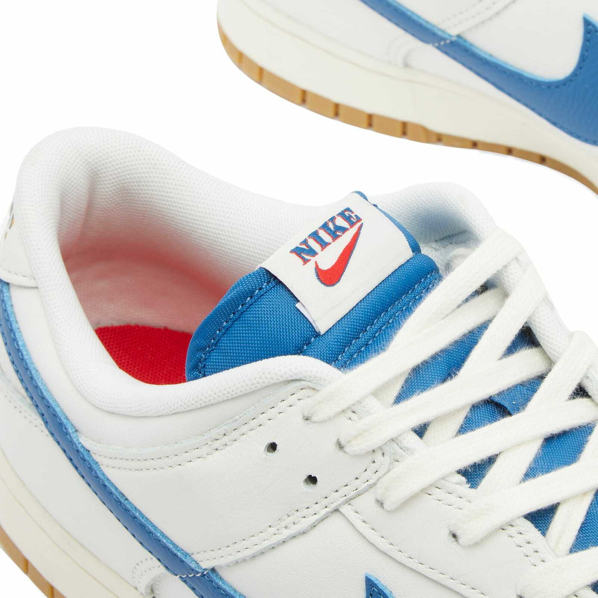 Nike DUNK LOW SE Sneakers in Marina Blue Red Yellow