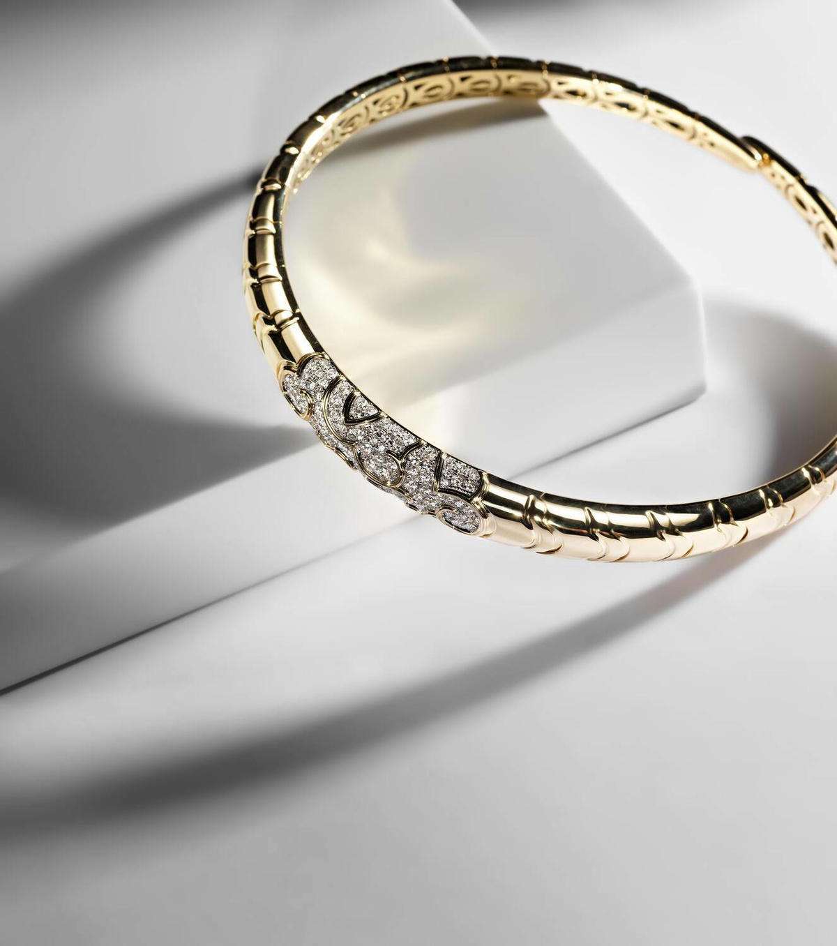 Marina B Onda 18kt gold choker with diamonds