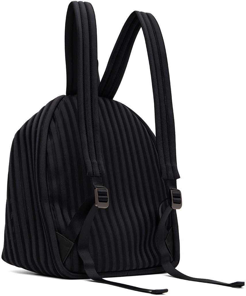 Issey Miyake Black Linear Knit 28 Backpack Issey Miyake Men