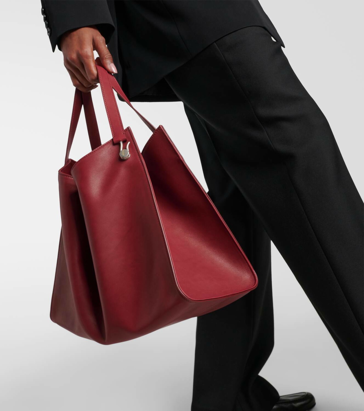 【The Row】Alexia レザーバッグ The Row Alexia Leather Tote Bag | Saks Fifth Avenue