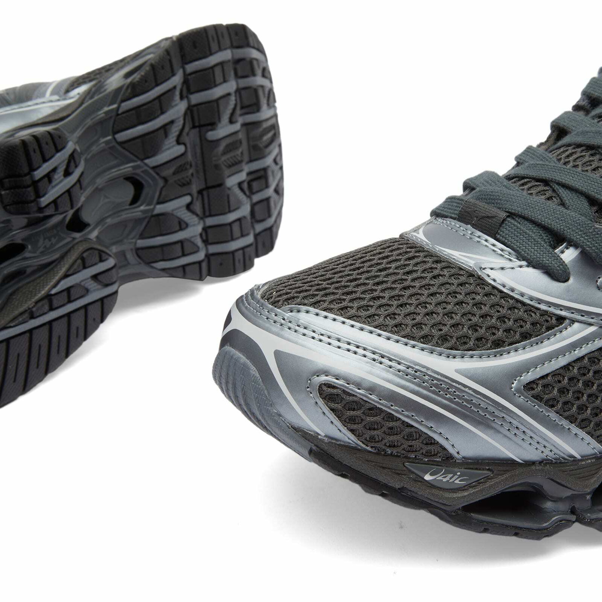 Mizuno Wave Prophecy LS in Black Sand/Black/Metallic Grey
