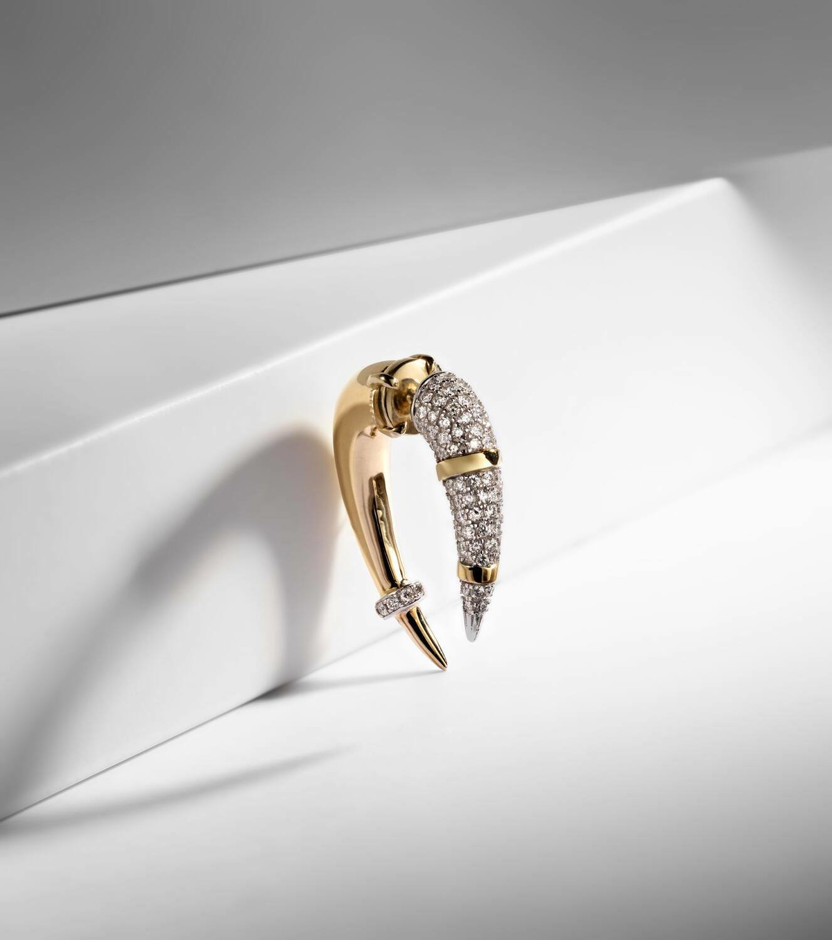Rainbow K Horn 14kt gold single earring with diamonds