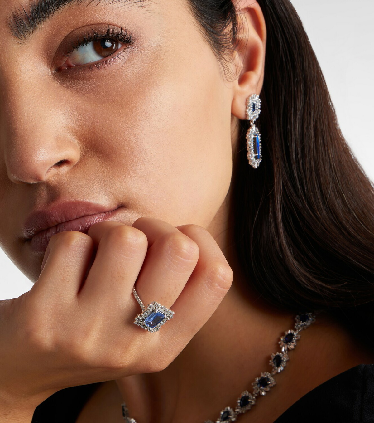 Suzanne Kalan 18kt white gold ring with sapphires and diamonds