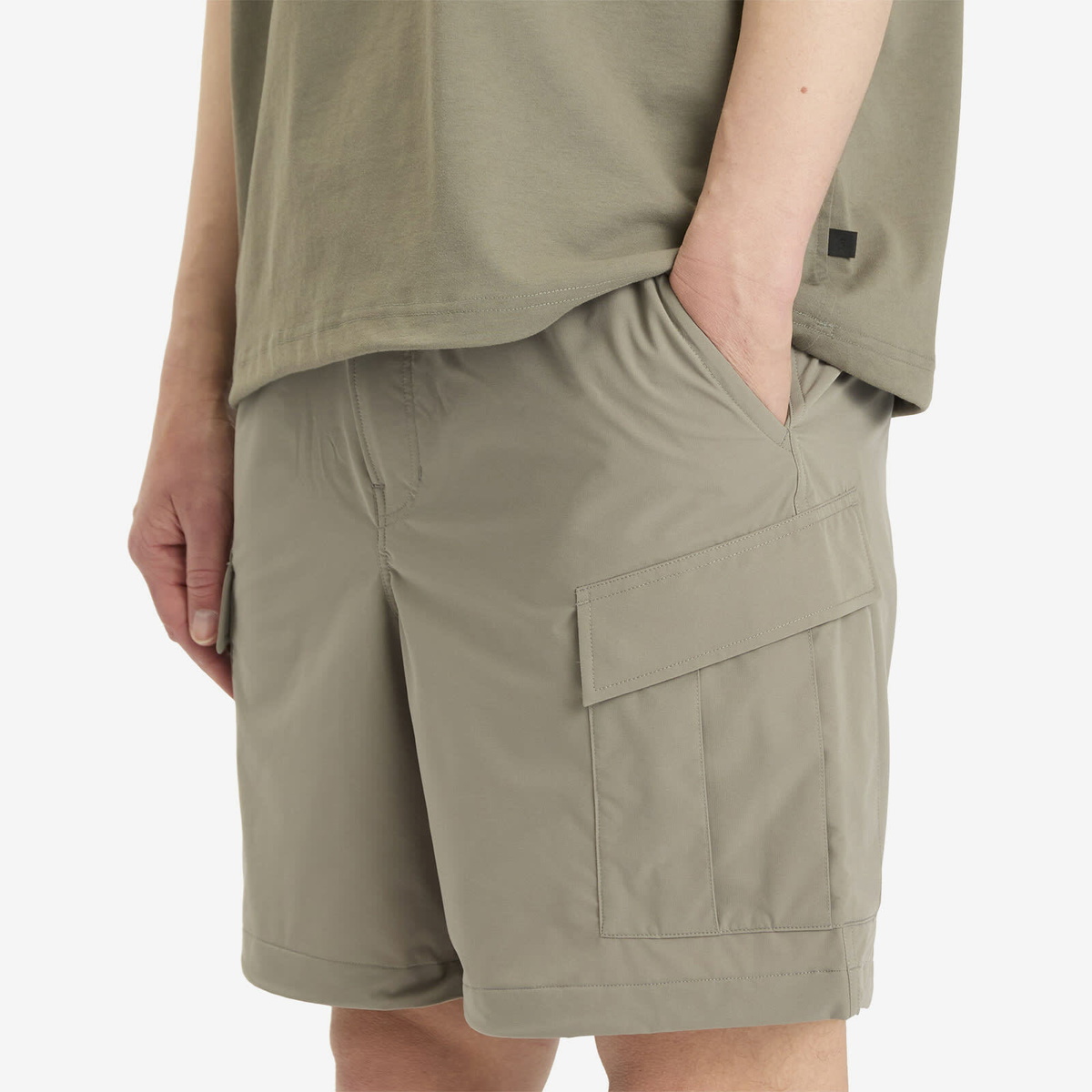 DAIWA Men's Tech 6-Pocket Shorts in Wolf Grey
