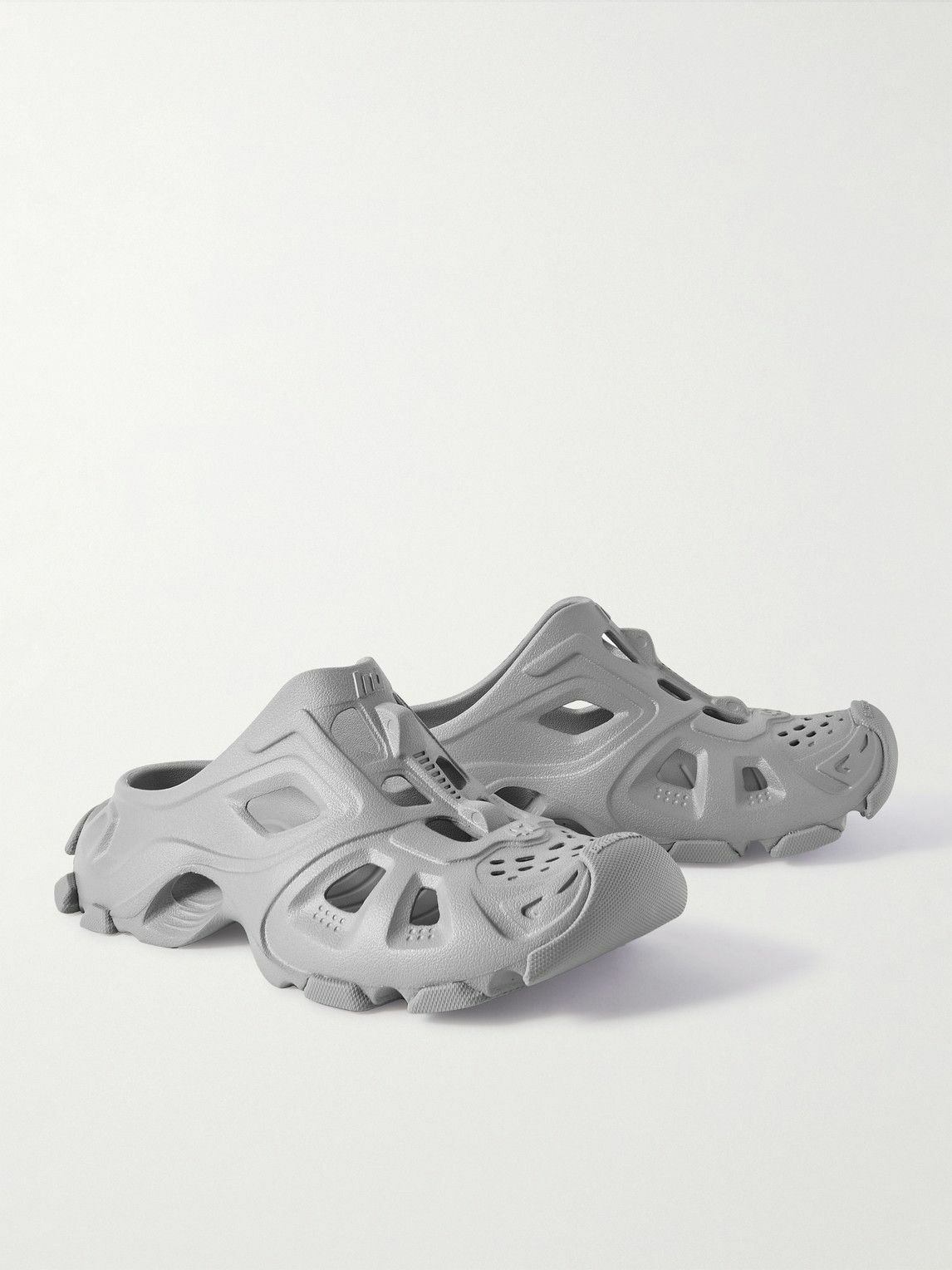 ♦BALENCIAGA♦HDラバーカットアウトスライドサンダル Balenciaga - HD Cut-Out Rubber Slides - Gray Balenciaga