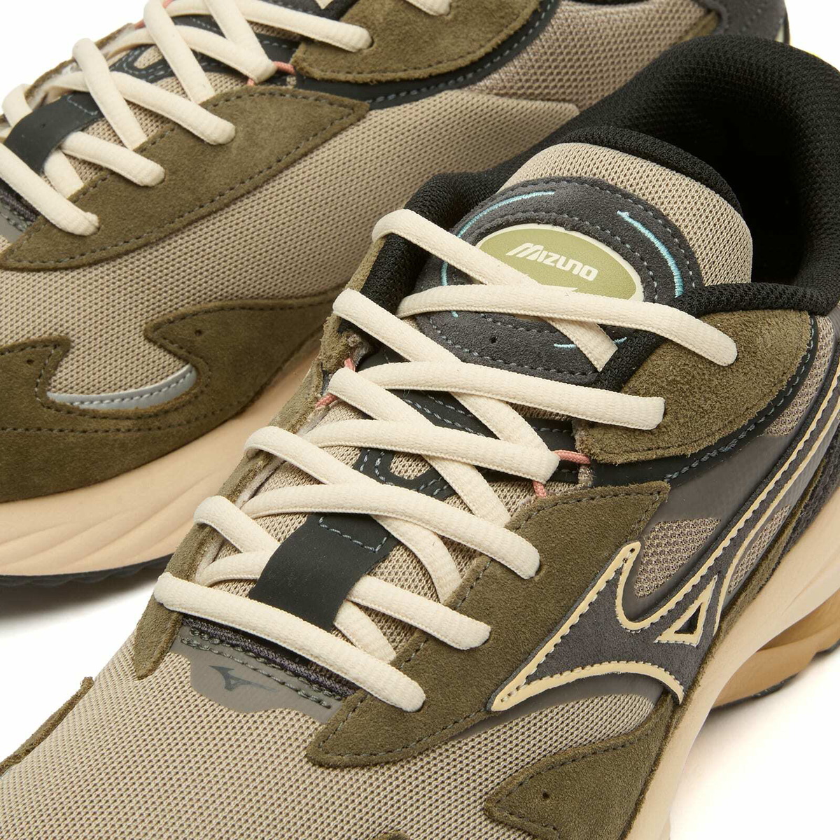 Mizuno WAVE RIDER β Sneaker in Vintage Khaki/Black Sand/Grape Leaf