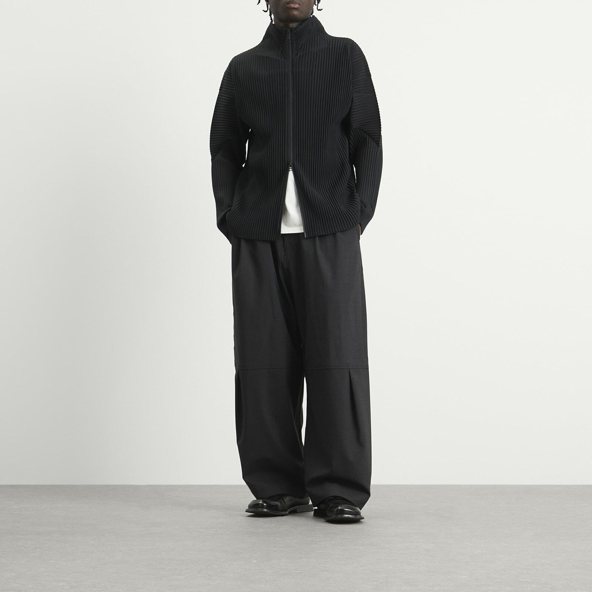 Homme Plissé Issey Miyake Men's Pleat Zip Up Cardigan in Black