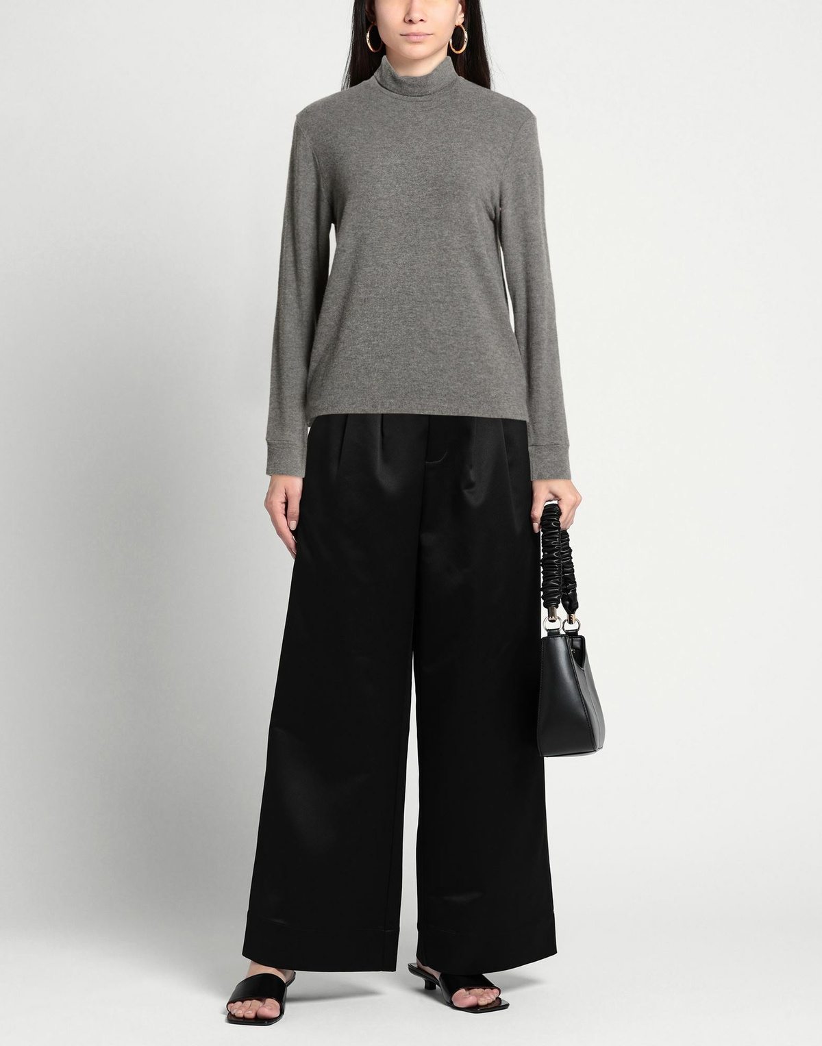 Donni. Womens Turtleneck in Grey